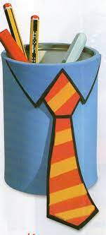 Les écoles font préparer aux plus. Idees Fetes Des Peres Photobarquette Pot A Crayons Cravate Collection Porte Cles Megacarte D Identite De Papa Origami Porte Carte Idee Fete Des Peres Fete Des Peres Bricolage Fete Des Peres