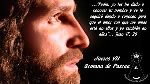 Padre, yo les he dado a conocer tu nombre y se lo seguiré dando a conocer,  para que el amor con que me amas esté en ellos y yo también en ellos”…