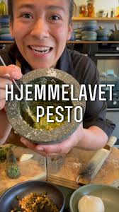 𝗩𝗮𝗿 𝗱𝗲𝗿 𝗻𝗼𝗴𝗲𝗻, 𝗱𝗲𝗿 𝘀𝗮𝗴𝗱𝗲 𝗱𝗮𝗻𝘀𝗸 𝘀𝗼𝗺𝗺𝗲𝗿?  🇩🇰☀️🍓 Rødgrød med fløde er nok den perfekte dessert til de varme  sommerdage. Af samme grund er den også en del af vores 'Sæson  sommer'-kursus.