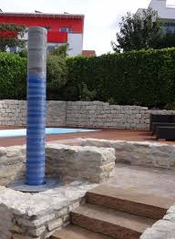 Feinstaub im sommer und trockene luft während der heizperiode belasten den körper, hier sorgt eine wassersäule für die reduzierung der belastung und optimiert das raumklima. Moderne Gartenbrunnen Brunnen