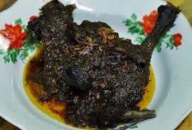 Their foods are very bold in term of spices and their batik's patterns are typical the coastline colours. Resep Bebek Madura Bumbu Hitam Pedas Dan Lezat