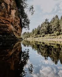 Die stadt hat sich zu einer pulsierenden ostseemetropole gemausert, in der backsteingotik auf jugendstil trifft. Gauja Nationalpark In Lettland Kajak Fahren Nationalpark Fotografie Natur