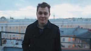 Юрий родился в 1990 году в городе никольске. V Sleduyushij Raz Ya Zastrelyu Tebya V Chyom Sut Konflikta Yuriya Hovanskogo I Kirilla Kalashnikova Oftop Na Tj