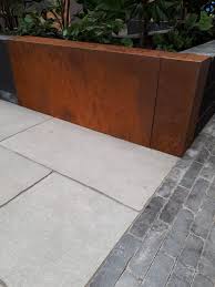 ecco borders betotop 15 43 cortenstaal voor omlijsting 15x15 muurelementen 43 cm hoog 200cm lang 15 5 cm breed borders border tuin tuinplanten