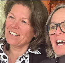 Robin Medlock's Instagram, Twitter & Facebook