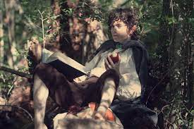Eventually she was discovered by the houston Check Out This Awesome Frodo Cosplay By Amouranth She Has A Ton Of Pictures From Her Photoshoot Over On Her Tumblr And Every P Middle Earth Past Love Cosplay