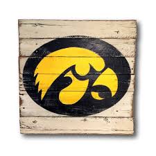 Iowa Hawkeyes Wall Hanging University Of Iowa Pallet Sign Wall Hanging Iowa Hawkeyes Iowa Hawkeyes Diy