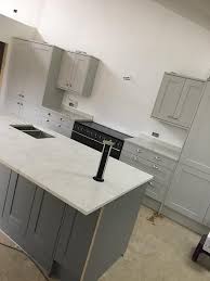 To install undermount sink on quartz countertop. Silkstone Angelo Whits Quartz Worktops With Large Island Unit Featuring Pop Up Socket And Undermount Sink Kitchen Decor Styles Kitchen Decor Modern Kitchen