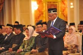 Exco alam sekitar, hee loy sian kecewa apabila kerajaan negeri tidak dimaklumkan berhubung insiden pencemaran di loji. Barisan Exco Kerajaan Negeri Perak Angkat Sumpah 19 Mei 2018