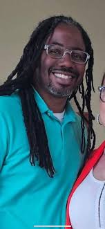 🚨 HERO SPEAKS OUT: The armed Traverse City, Michigan Walmart hero DERRICK  PERRY sprung into action and held the mass st*bbing suspect until law  enforcement arrived. FORMER MARINE! Imagine that. "I didn't