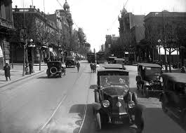 Uruguay Montevideo Avenida 18 De Julio Mucho Tiempo Atras Circulando Por La Izquierda Montevideo Favorite Places Uruguay