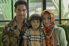 Dia lahir di jakarta, 29 januari 1988. Angry Constantly Accused Of Pansos After Breaking Up From Jessica Iskandar Richard Kyle Admits That He Is Separated From Jedar To Dare To Expose El Barack S Character Before Meeting Him All