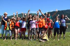 Vă așteptăm să petreceți momente minunate înconjurați de padure și beneficiind de ospitalitate și servicii de calitate. TabÄƒra De La DurÄƒu Floare De ColÅ£ Colacul De Salvare Mitropolia Moldovei È™i Bucovinei Arhiepiscopia IaÈ™ilor