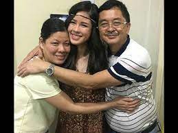 Her instagram is packed with her gorgeous and beautiful images. Kisses Delavin Focus On The Family And Friends Friendship Youtube