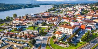 Em parceria com a change for animals foundation, a dogs trust, a universidade lusófona e a câmara municipal de faro, desenvolvemos na praia de faro um projecto comunitário pioneiro a nível mundial, com vista à melhoria da qualidade de vida dos animais e sua relação com os moradores. Cm Vila Nova De Cerveira Inicial