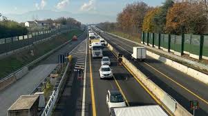 Scopri l'evoluzione di autostrade tech e le soluzioni dedicate a infrastrutture e trasporti. Viabilita Nel Caos Ad Altopascio Per Chiusura A11 Marchetti Dal Comune Niente Per Prevenire I Disagi Luccaindiretta