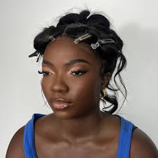 Book "Soft Glam" to achieve this look!😍 April calendar now available→  https://facedbynaomi.as.me MUA: Faced by Naomi #FacedByNaomi #FBN