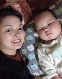 Mẹ bầu đang nấu cơm bỗng thấy 2 chân ướt nhẹp đầy máu khi cả nhà đi vắng  hết, hốt hoảng chỉ sợ mất con