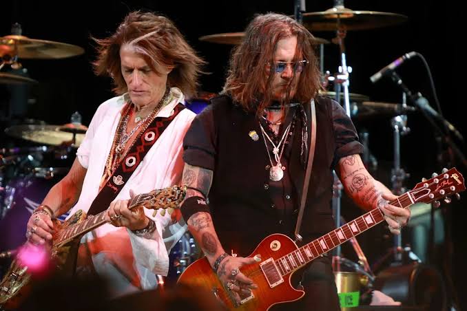 Johnny Depp crashes Steven Tyler, Aerosmith's Hollywood Bowl concert  comeback