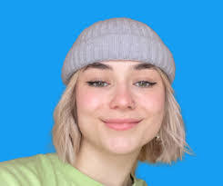 Lily Rouse's Instagram, Twitter & Facebook