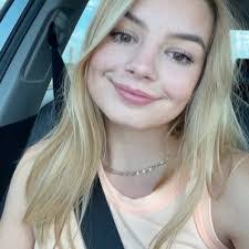 Heidi Mcnally's Instagram, Twitter & Facebook