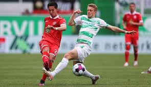 Die intensivwoche schloss die spvgg greuther fürth heute mit dem testspiel gegen den fc bayern münchen ii ab. Spvgg Greuther Furth Vs Fortuna Dusseldorf 3 2 Furth Nutzt Kieler Patzer Und Feiert Direkten Aufstieg Der Liveticker Zum Nachlesen