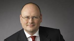 Schönbohm will sich rehabilitieren: Faeser und Böhmermann drohen Klagen  wegen BSI-Affäre