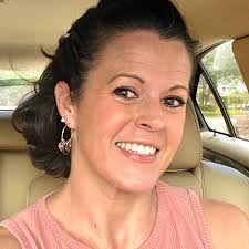 Renee Harding's Instagram, Twitter & Facebook