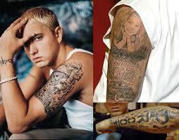 Le tatouage sur la main ne fait pas l'unanimité auprès de tous même s'il a tout de même connu des les top 50 magnifiques photos de tatouage main et poignet femme homme. Signification Du Tatouage Bracelet