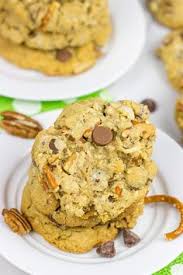 Add small amount of cooled raisin filling (see recipe below) to each cookie. 330 The Best Cookie Recipes Ever Ideas Cookie Recipes Dessert Recipes Delicious Cookie Recipes