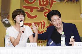 Ryu jun yeol is a 34 year old south korean actor born on 25th september, 1986 in suwon, south korea. Hwang Jung Eum And Ryu Jun Yeol Discuss Competing With Former Co Stars Ji Sung And Hyeri Soompi