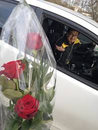 Your friends must be so proud of you! Moiska On Twitter I Just Saw My Boyfriend Trying To Buy Secretly Flowers For Me But I Was In The Car Right Behind Him Lmao