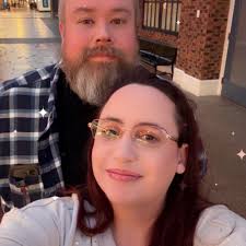 What are the prices and best nail salons around here?