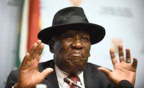 Daha önce, yolsuzluk iddiaları nedeniyle görevden uzaklaştırıldığı ekim 2011'e kadar güney afrika polis teşkilatı ulusal komiseri olarak görev yaptı. Bheki Cele To Visit Gugulethu Mass Murder Site On Thursday