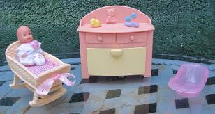 Fördert spielerisch die phantasie und unterstützt nachweislich die entwicklung sozialer fähigkeiten. Simba Mini Baby Puppe 7 5 Cm Mit Kommode Bett Und Badewanne Badewanne Baby Wanne