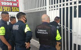 Rescatan a 44 migrantes centroamericanos en 'malas condiciones', en ecatepec. Detienen A Policia Por Disparar A Chofer De Combi Durante Persecucion En Ecatepec