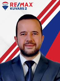 RE/MAX Kuvars 2 İzmir Çeşme