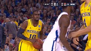 University of michigan players jimmy king, juwan howard, chris webber, jalen rose and ray jackson (1991). Ibmfoj6ggbcp1i1 Gif Um Hoops Com