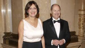 Sie habe ihn geprägt wie keine andere frau, sagte der vizekanzler. So Reich Ist Olaf Scholz Von Der Spd Einkommen Frau Und Finanz Skandale Focus De