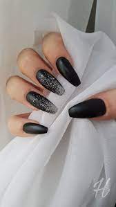nails matte black glitter schwarz matt silber glitzer ballerina nagel schwarz matte nagel nageldesign