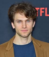 Walker Pll Alum Keegan Allen Cast As Jared Padalecki S Brother Keegan allen father's name is phillip r. walker pll alum keegan allen cast