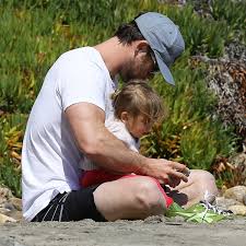 Liam hemsworth, 1990년 1월 13일 ~ )는 오스트레일리아의 배우이다. í¬ë¦¬ìŠ¤ í—´ìŠ¤ì›ŒìŠ¤ ë•ë ¥ì´ 19 ì¦ê°€í–ˆìŠµë‹ˆë‹¤ ìŠ¤ì œì˜ ì·¨í–¥