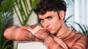 El arte de pasar de hombre a niño y de niño a hombre, por Santi Balmes