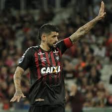 Lucho gonzalez and javier saviola (river plate) 1 / 6. Lucho Gonzalez Abre O Jogo E Revela Periodo Dificil No River Antes De Chegar Ao Athletico Pensei Varias Vezes Em Me Aposentar Bolavip Brasil