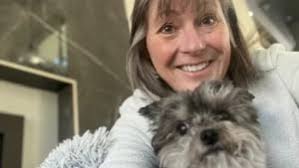 Les pleurs bouleversants d'une adolescente retrouvant son chien tant aimé  après un an de séparation (vidéo)