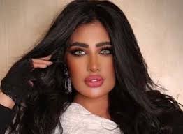 ظهرت الإعلامية روزانا اليامي، في مقطع فيديو عبر تطبيق سناب شات، معلنة قبولها تحدي أحد متابعيها، الذي روج بأنها غير قادرة على الظهور بدون مكياج. Ø±ÙˆØ²Ø§Ù†Ø§ Ø§Ù„ÙŠØ§Ù…ÙŠ ØªØ«ÙŠØ± Ø§Ù„Ø¬Ø¯Ù„ Ø¨Ù…ÙˆÙ‚ÙÙ‡Ø§ Ø§Ù„ØµØ§Ø¯Ù… Ù…Ù† Ø§Ù„Ø£Ø­Ø¯Ø§Ø« ÙÙŠ ÙÙ„Ø³Ø·ÙŠÙ† Ø¨Ø§Ù„ØµÙˆØ±Ø©