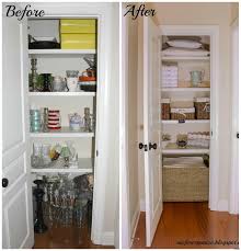 We love the idea of organizing your bathroom closet using baskets, dividers, and shelves. Closet Shelves Ideas Whaciendobuenasmigas