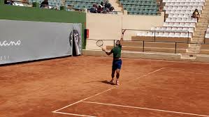 Podeis ver lo que hemos publicado en nuestras redes sociales ,( decirnos quien es vuestro favorito y con quien vais en el gran victoria del club de tenis villa de pinto en la doceava jornada de la liga. Mutua Madrid Open Djokovic Se Refugia En El Club De Tenis Puente Romano De Marbella Marca Com