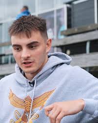 Dylan Moore chats to Seamus Mitchell