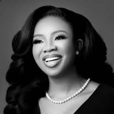 Dina Benson's Instagram, Twitter & Facebook